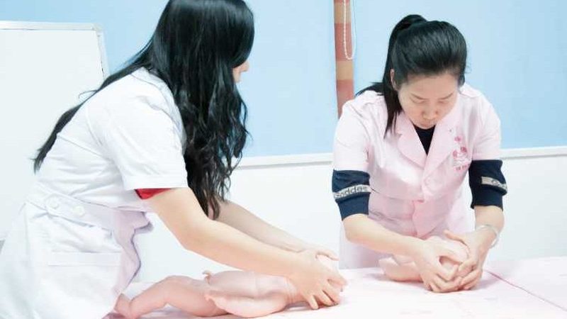 育婴师证背后的学历要求：揭秘育婴行业入门门槛**