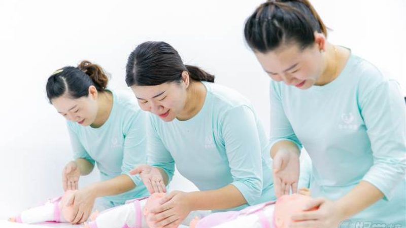 产后修复定制方案的价格因地区、机构、项目等因素而异。以下是一些建议：